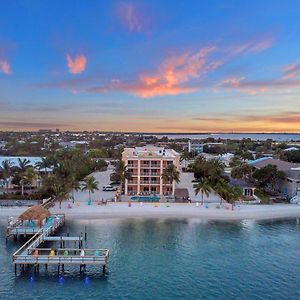 Hutchinson Island Hotel